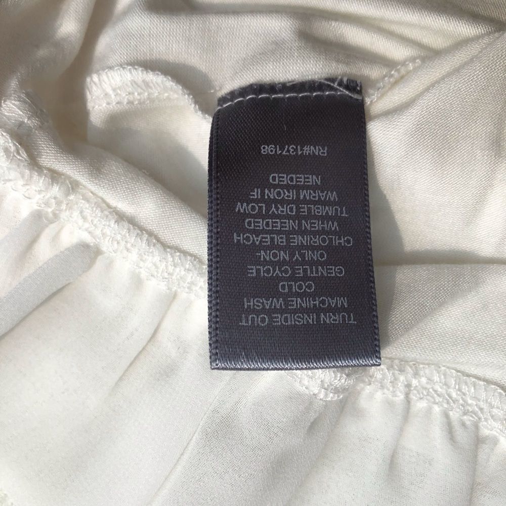 Marled White Top with Ruffled Neck and Bottom Size Small New With Tags - Picture 8 of 11